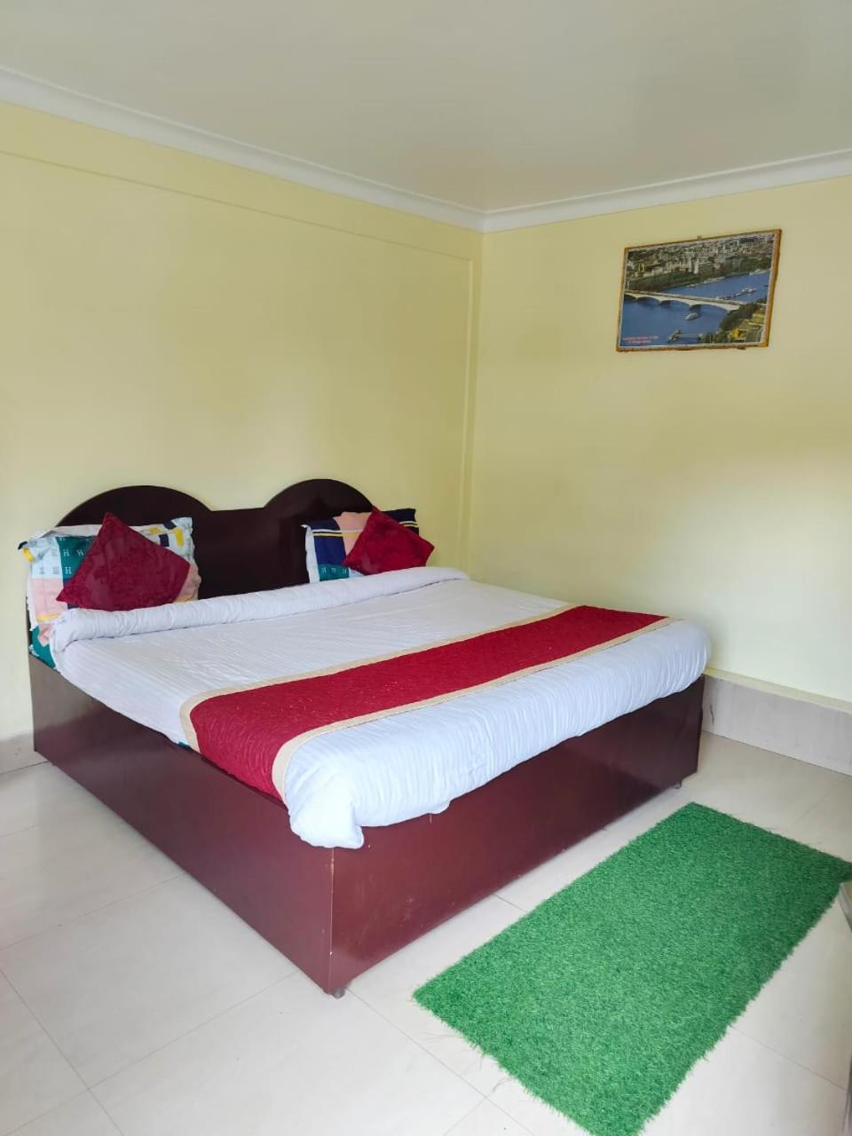 Hotel Surya Lake View Nainital Buitenkant foto