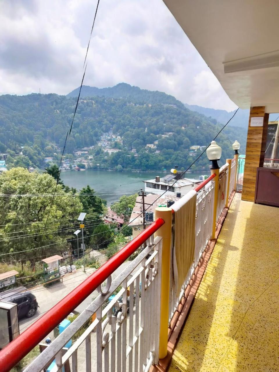 Hotel Surya Lake View Nainital Buitenkant foto