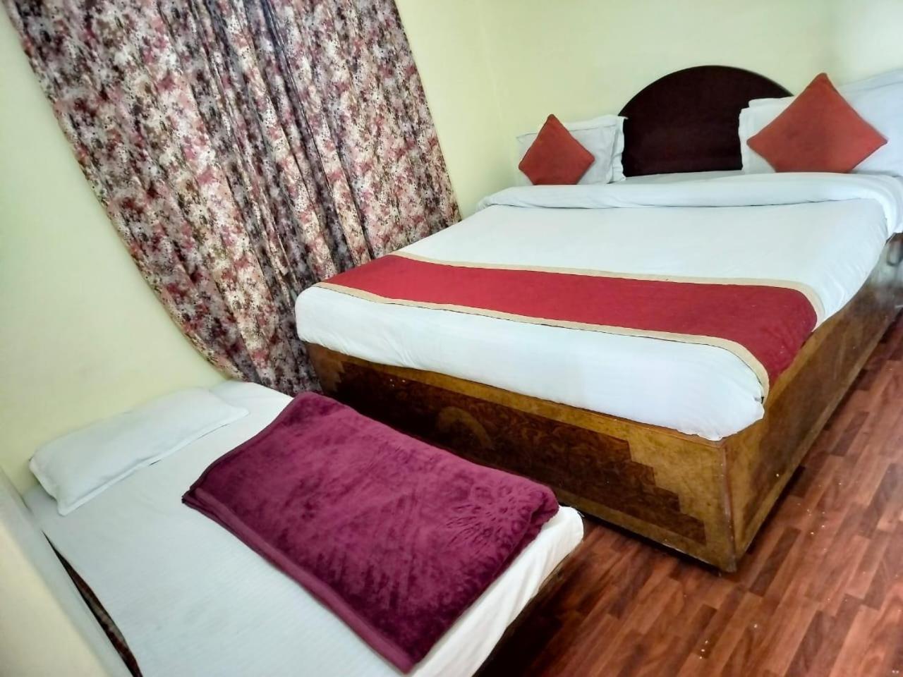 Hotel Surya Lake View Nainital Buitenkant foto